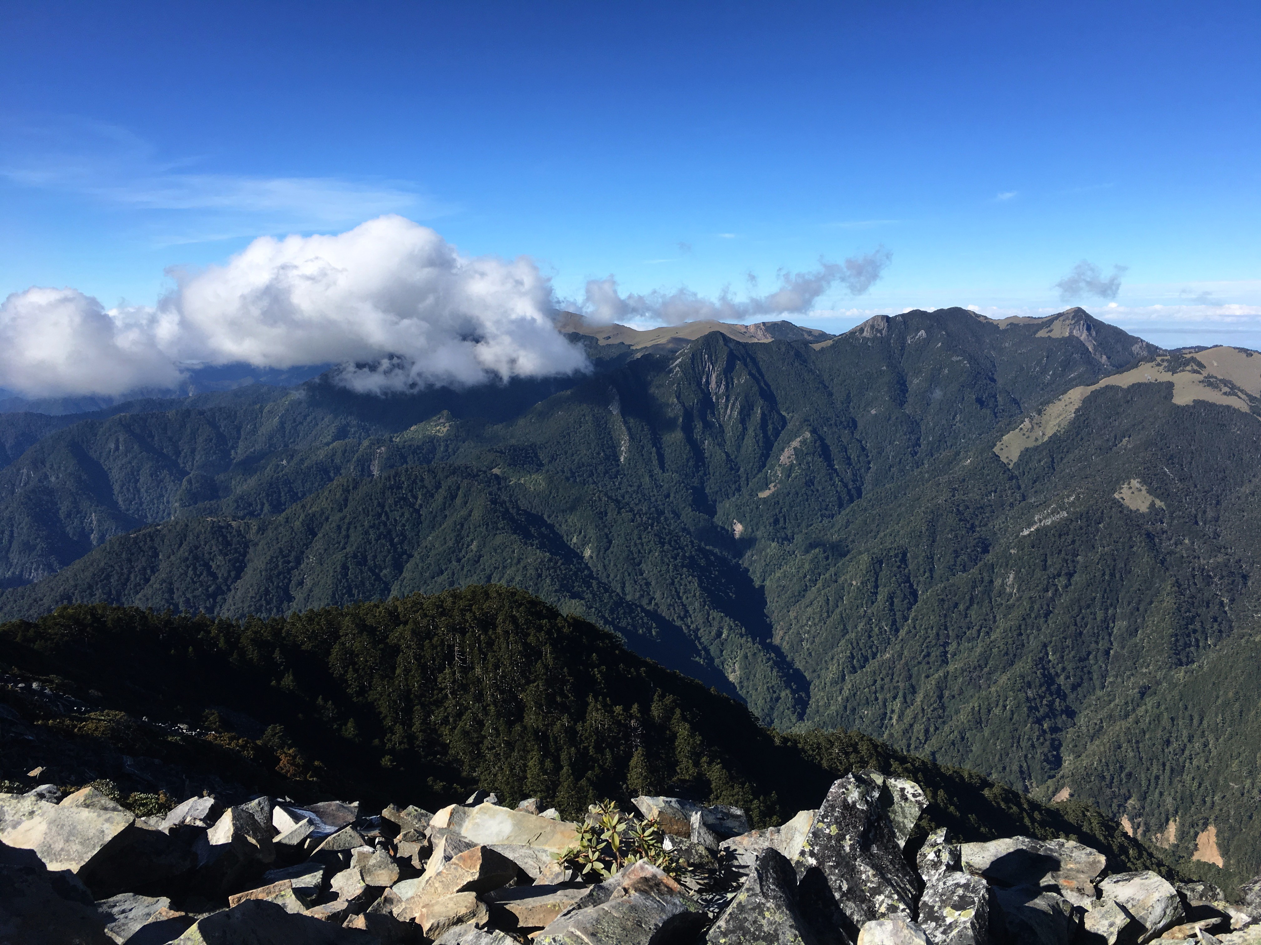 雲裡的大雪山