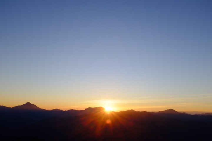 無明山日出
