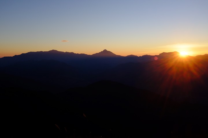 無明山日出
